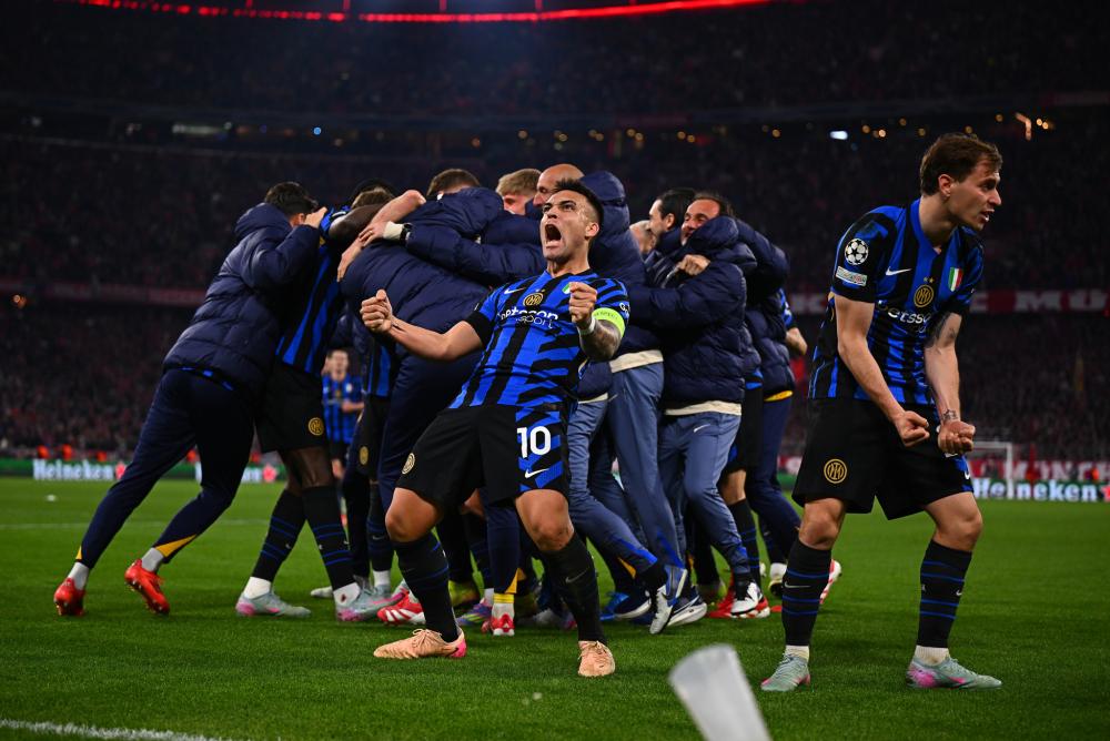 足球中場 足球中場